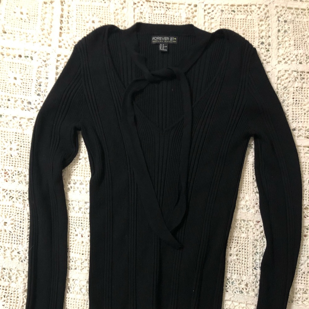 Black v-neck sweater with neck tie size 1X by Forever 21.